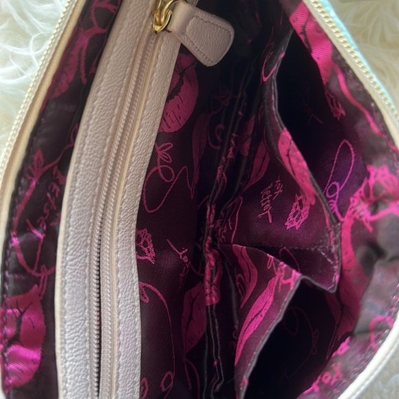 🎉HP💕 Betsey Johnson Quilted Crossbody Bag - Picture 8 of 11